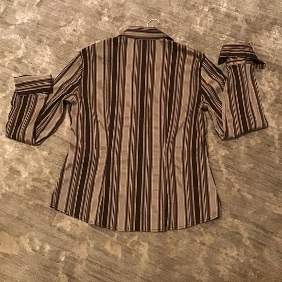 NY&Co fitted waist LS cuff blouse - Picture 2 of 5